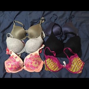 6 Victoria’s Secret bras